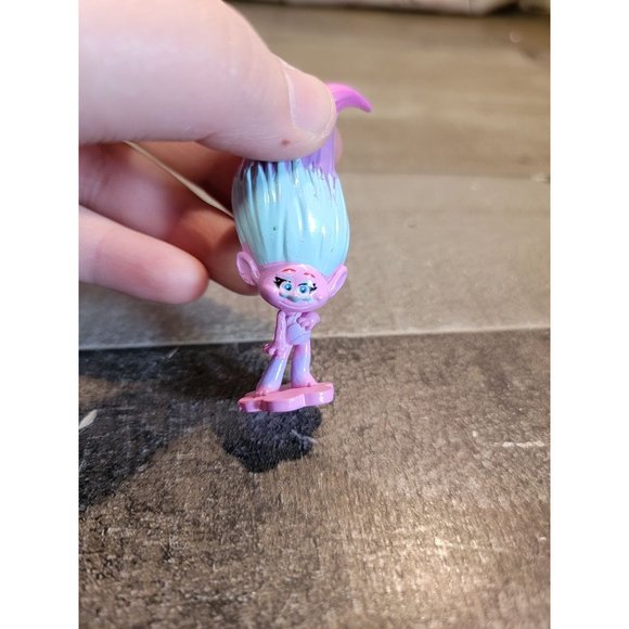 Trolls tour satin pink toy figure - Picture 2 of 5